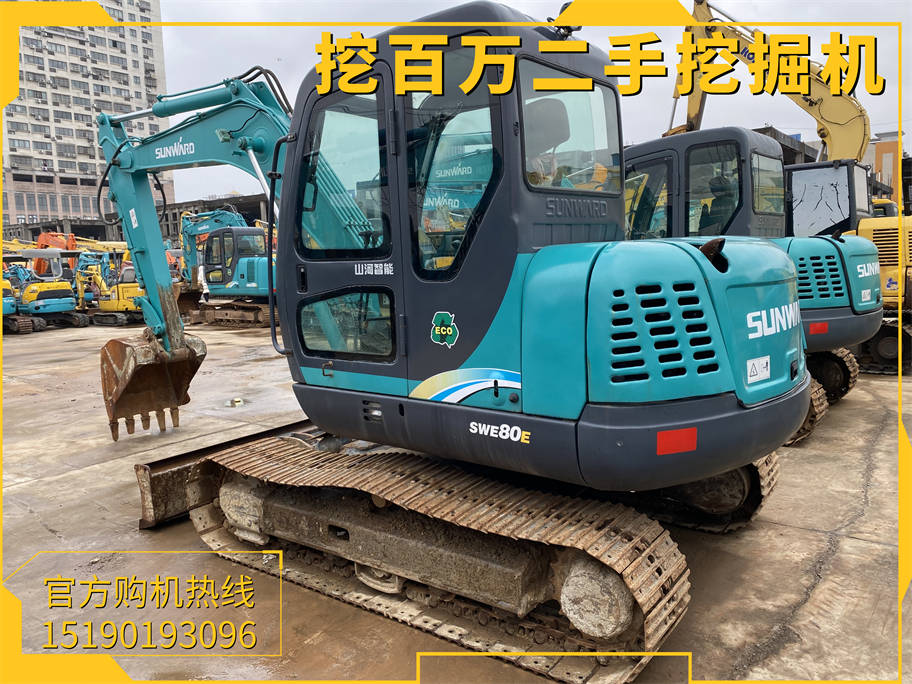 山河智能80二手挖掘機，挖掘保養(yǎng)到位，油耗不高，動著以快，同型號機子，干活都不比差，勁兒大，不費油，挺皮實的