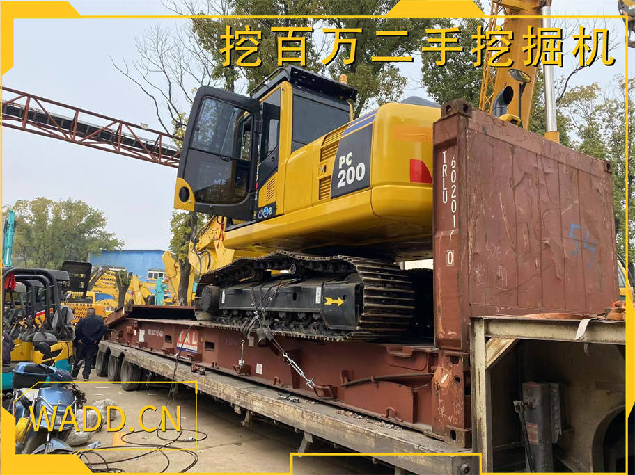 Successful sale! Used Komatsu 220 and Komatsu 60 excavators are coming to the port