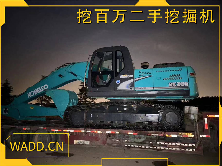 神鋼200二手挖掘機晚間加班裝車發貨，助力工程進展，立即交付！