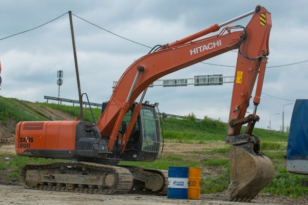 二手挖掘機在港口和碼頭建設中的應用及其優勢 Applications and Advantages of Second-Hand Excavators in Port and Wharf Construction