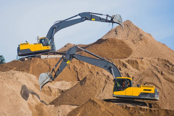 我們收購二手挖掘機：專業高效的二手機械設備交易平臺 We Buy Used Excavators: A Professional and Efficient Second-Hand Machinery Trading Platform